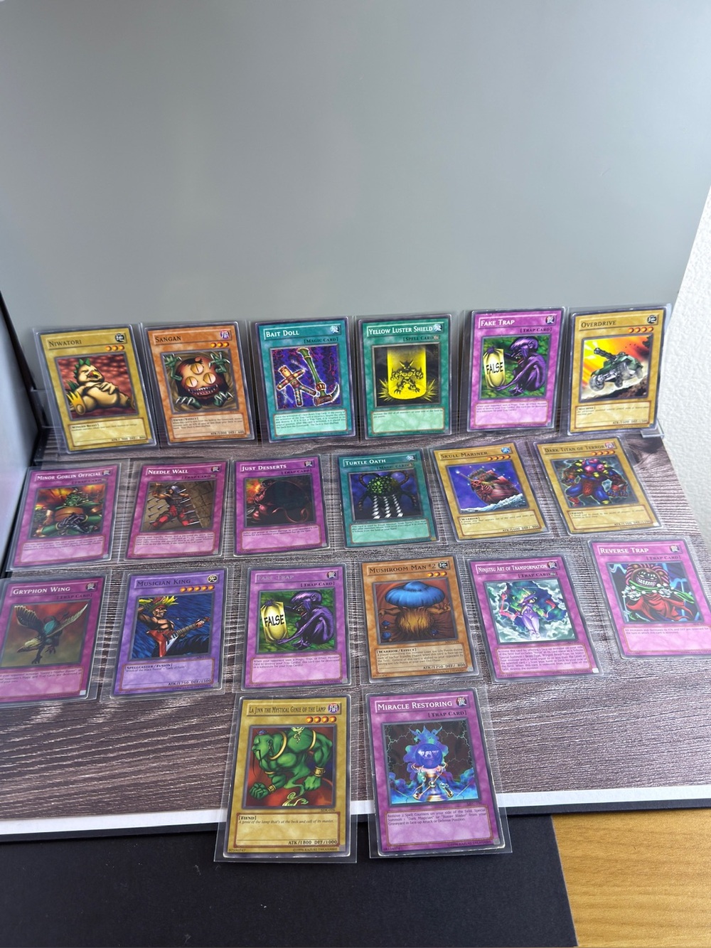 Yu-Gi-Oh! Lot of 20 Vintage Cards • Mixed Spells/Traps/Monsters
